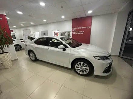 Toyota Camry 2023 года за 17 000 000 тг. в Кызылорда – фото 2