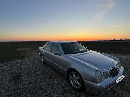 Mercedes-Benz E 320 2000 года за 6 300 000 тг. в Туркестан – фото 2