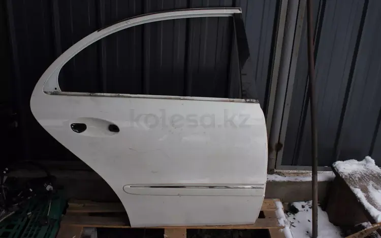 Дверь Mercedes W211 задняя правая за 17 000 тг. в Алматы