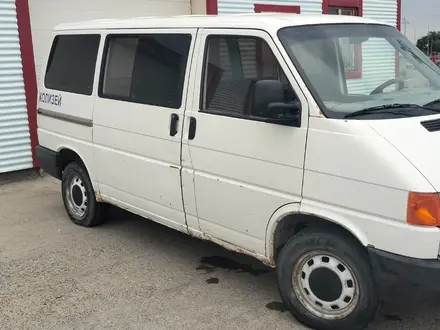 Volkswagen Transporter 1995 года за 2 500 000 тг. в Атырау – фото 2