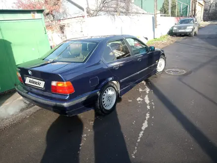 BMW 328 1996 года за 2 800 000 тг. в Алматы – фото 4