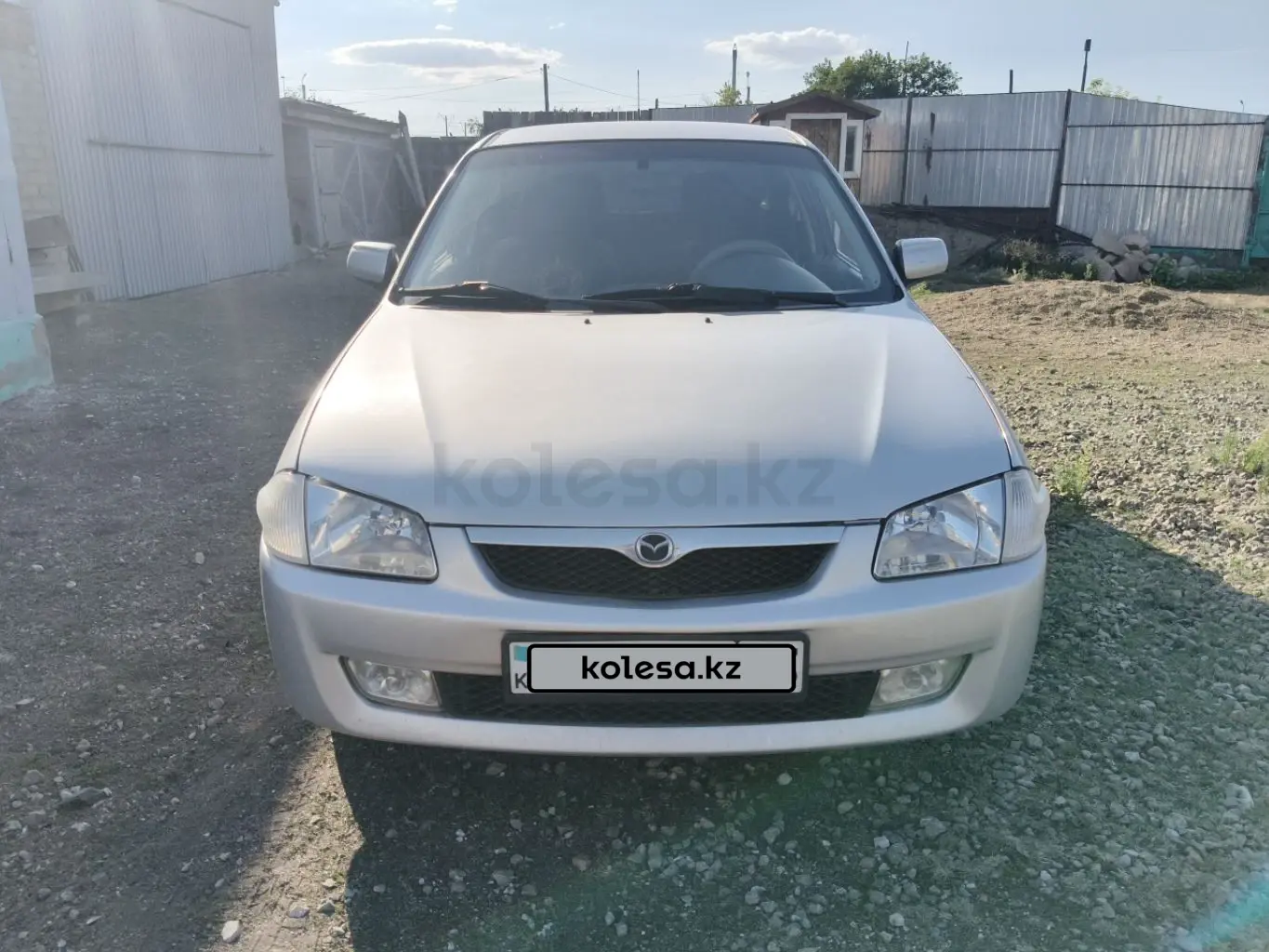 Mazda 323, 2001