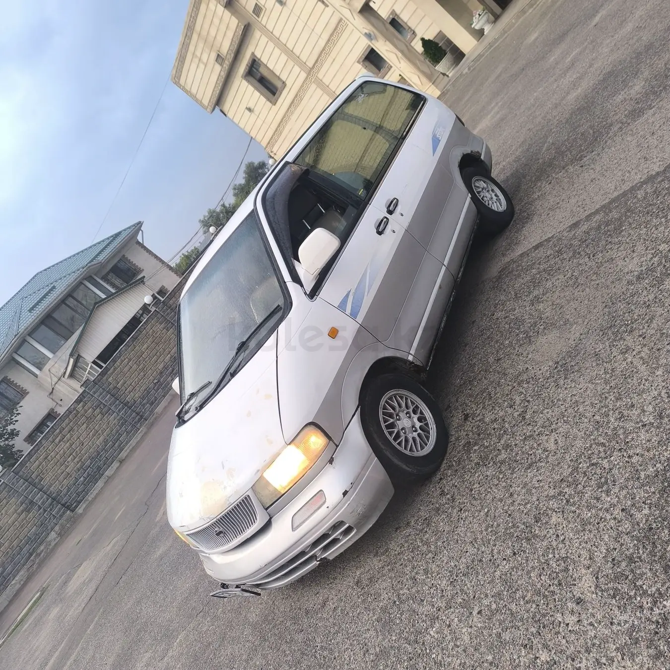 Nissan Largo, 1998