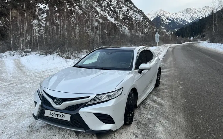 Toyota Camry 2020 года за 17 000 000 тг. в Алматы