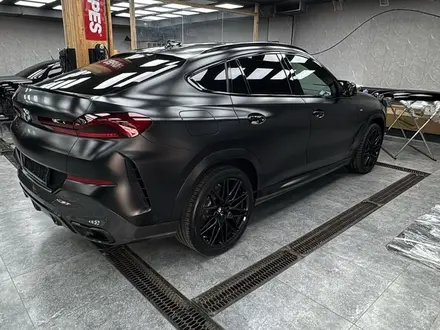 BMW X6 2021 года за 37 500 000 тг. в Астана – фото 2