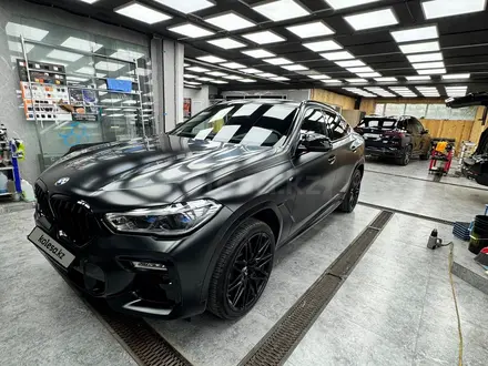 BMW X6 2021 года за 37 500 000 тг. в Астана