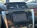 Toyota Camry 2012 года за 7 750 000 тг. в Актобе – фото 20