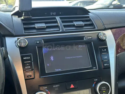Toyota Camry 2012 года за 7 750 000 тг. в Актобе – фото 20