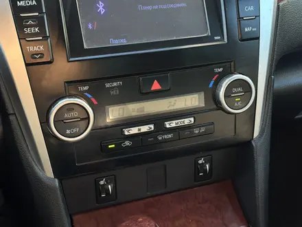 Toyota Camry 2012 года за 7 750 000 тг. в Актобе – фото 21