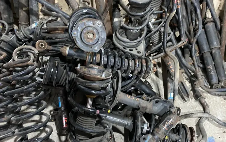 Амортизатор стойка на Toyota Lexus за 2 133 тг. в Актау