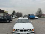 BMW 520 1995 года за 2 600 000 тг. в Алматы – фото 2