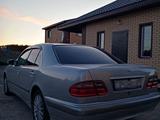 Mercedes-Benz E 240 2000 годаfor4 300 000 тг. в Астана – фото 3