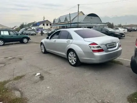 Mercedes-Benz S 550 2006 года за 7 700 000 тг. в Тараз – фото 2