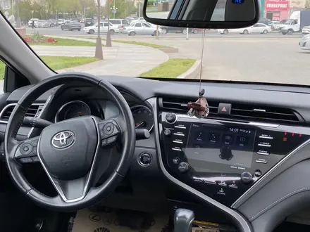 Toyota Camry 2018 года за 13 500 000 тг. в Шымкент – фото 16