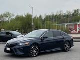 Toyota Camry 2018 года за 13 500 000 тг. в Шымкент – фото 2