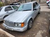 Mercedes-Benz E 220 1993 года за 1 300 000 тг. в Алматы – фото 3