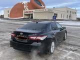 Toyota Camry 2018 года за 13 900 000 тг. в Астана – фото 5