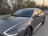 Hyundai Sonata 2022 года за 12 900 000 тг. в Алматы