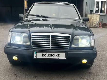 Mercedes-Benz E 220 1994 годаүшін2 400 000 тг. в Алматы