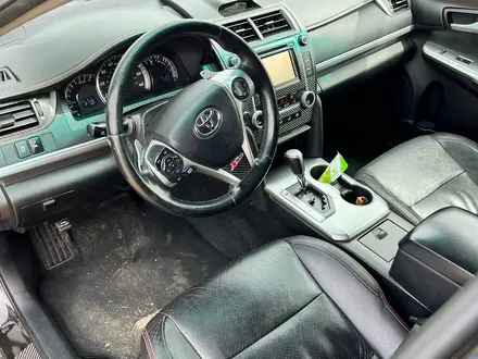 Toyota Camry 2013 года за 6 000 000 тг. в Актобе – фото 11