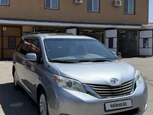 Toyota Sienna, 2012
