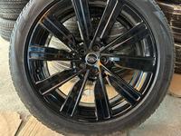 Новые зимние шины Pirelli с диской на range rover 285/45/R22.for1 200 000 тг. в Астана