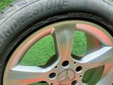 Запаска Оригинал Mercedes 225/50 R16 8J 5/112 ET32 Bridgestoune за 40 000 тг. в Алматы – фото 3