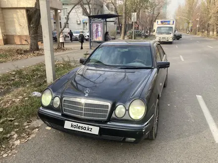 Mercedes-Benz E 230 1995 года за 2 100 000 тг. в Алматы