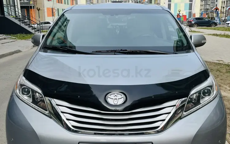 Toyota Sienna 2015 года за 16 000 000 тг. в Алматы