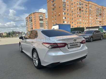 Toyota Camry 2020 года за 14 600 000 тг. в Костанай – фото 11