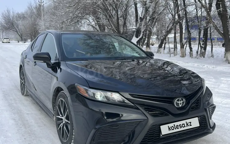 Toyota Camry 2022 года за 14 000 000 тг. в Алматы