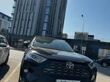 Toyota RAV4 2021 года за 18 650 000 тг. в Астана – фото 2