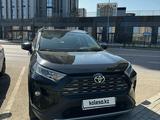 Toyota RAV4 2021 года за 18 650 000 тг. в Астана