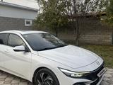 Hyundai Elantra 2023 годаfor8 900 000 тг. в Алматы – фото 2