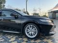 Toyota Camry 2020 года за 15 800 000 тг. в Актау – фото 8
