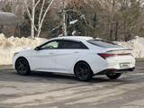 Hyundai Elantra 2022 года за 9 950 000 тг. в Алматы – фото 3