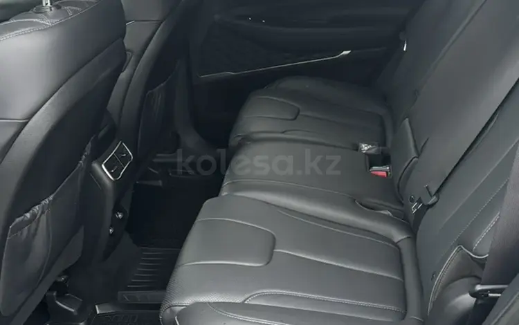 Hyundai Santa Fe 2022 года за 17 000 000 тг. в Алматы