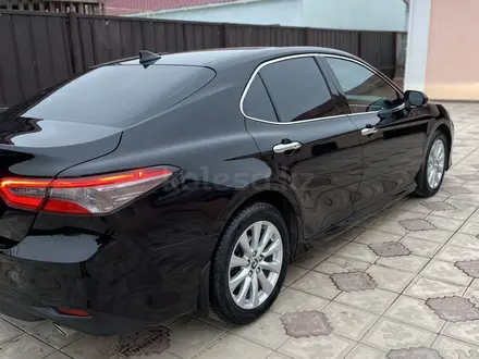 Toyota Camry 2018 года за 12 800 000 тг. в Атырау – фото 4