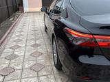 Toyota Camry 2018 года за 12 800 000 тг. в Атырау – фото 3