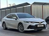 Toyota Camry 2021 года за 13 800 000 тг. в Астана