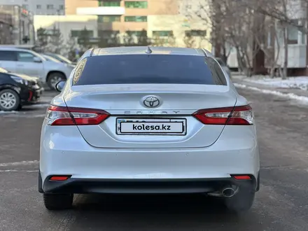 Toyota Camry 2021 года за 13 800 000 тг. в Астана – фото 8