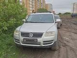 Volkswagen Touareg 2002 года за 4 100 000 тг. в Астана – фото 2