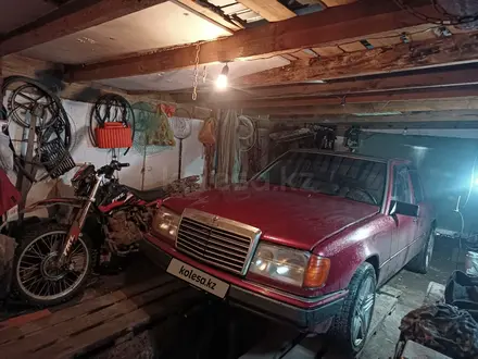 Mercedes-Benz E 300 1991 года за 900 000 тг. в Петропавловск – фото 4