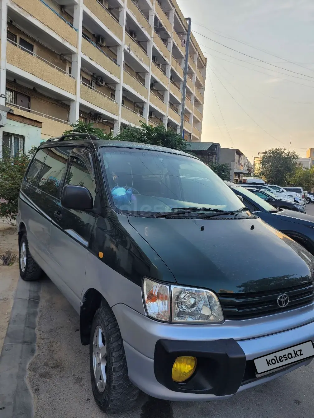 Toyota Noah, 2001