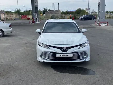 Toyota Camry 2020 года за 12 000 000 тг. в Атырау – фото 3