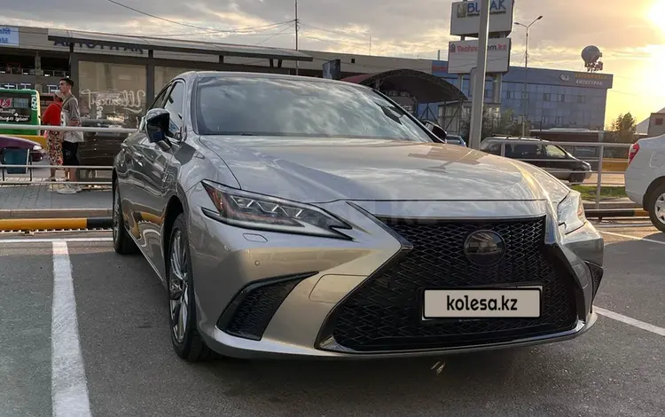 Lexus ES 250 2021 года за 26 000 000 тг. в Шымкент