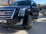 Cadillac Escalade 2018 года за 31 230 000 тг. в Караганда – фото 2