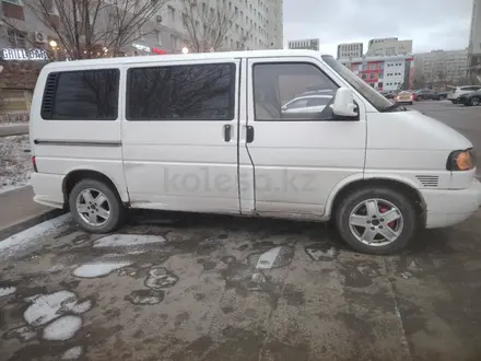 Volkswagen Caravelle 1997 года за 3 500 000 тг. в Астана – фото 9