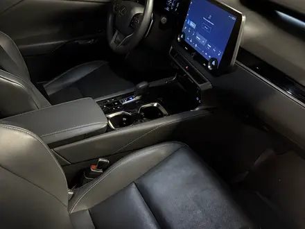 Lexus RX 350 2023 года за 28 600 000 тг. в Алматы – фото 9