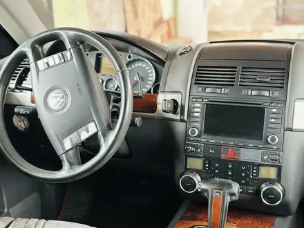 Volkswagen Touareg 2003 года за 3 900 000 тг. в Алматы – фото 9